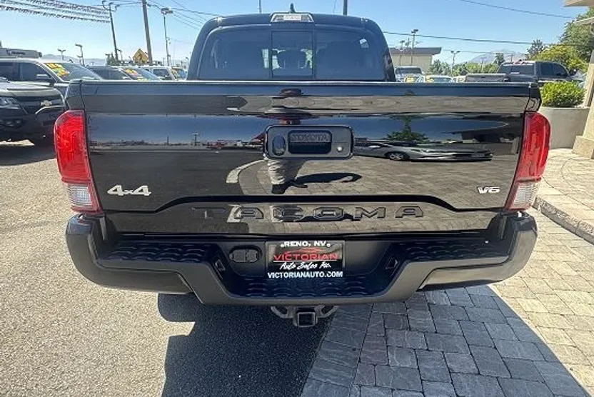2023 Toyota Tacoma TRD Sport photo 1