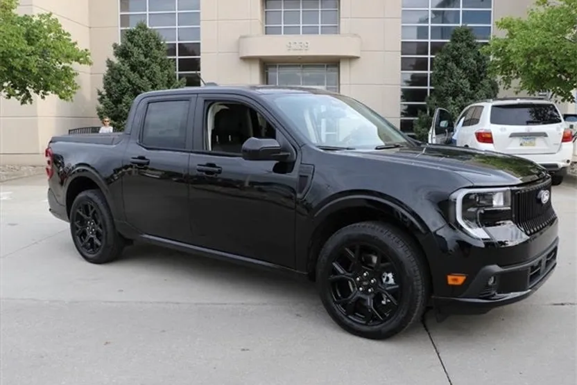 2025 Ford Maverick photo 1