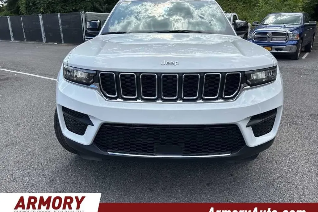 2025 Jeep Grand Cherokee Laredo X photo 1