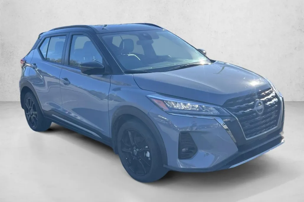 2024 Nissan Kicks SR photo 1