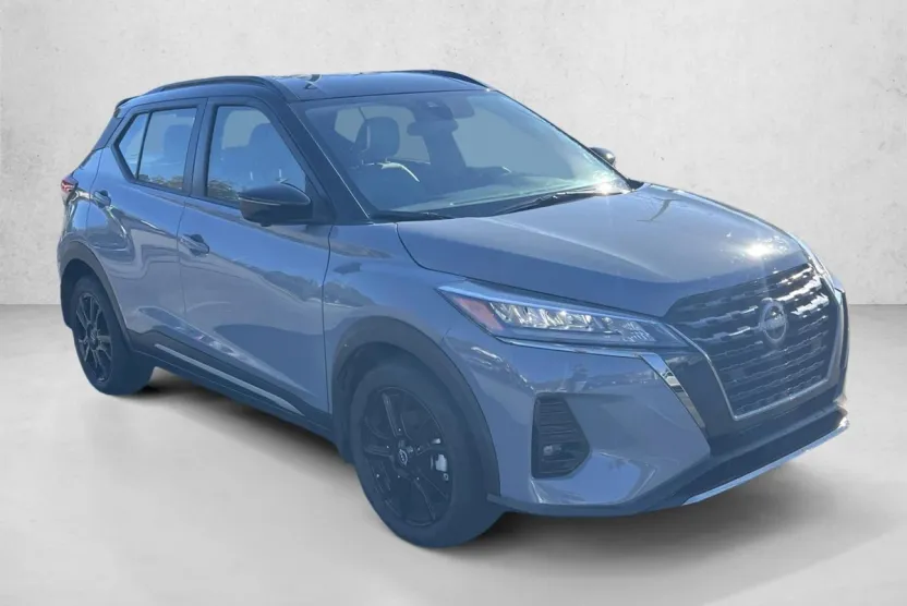 2024 Nissan Kicks SR photo 1