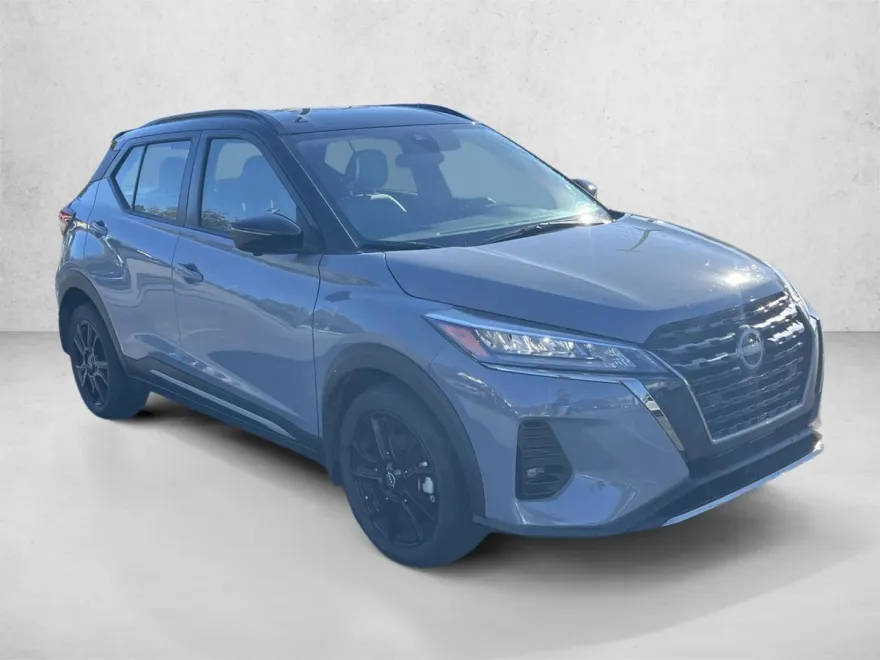 2024 Nissan Kicks SR photo 1