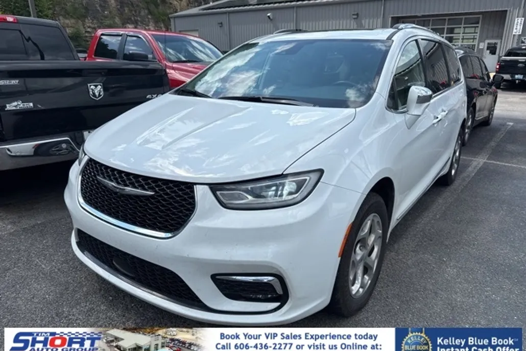 2021 Chrysler Pacifica Limited photo 1