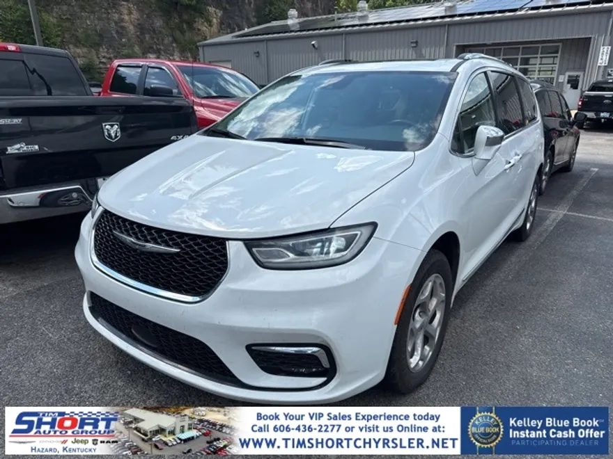 2021 Chrysler Pacifica Limited photo 1