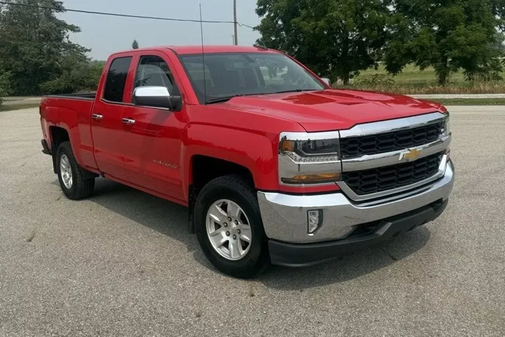 2018 Chevrolet Silverado 1500 LT photo 1
