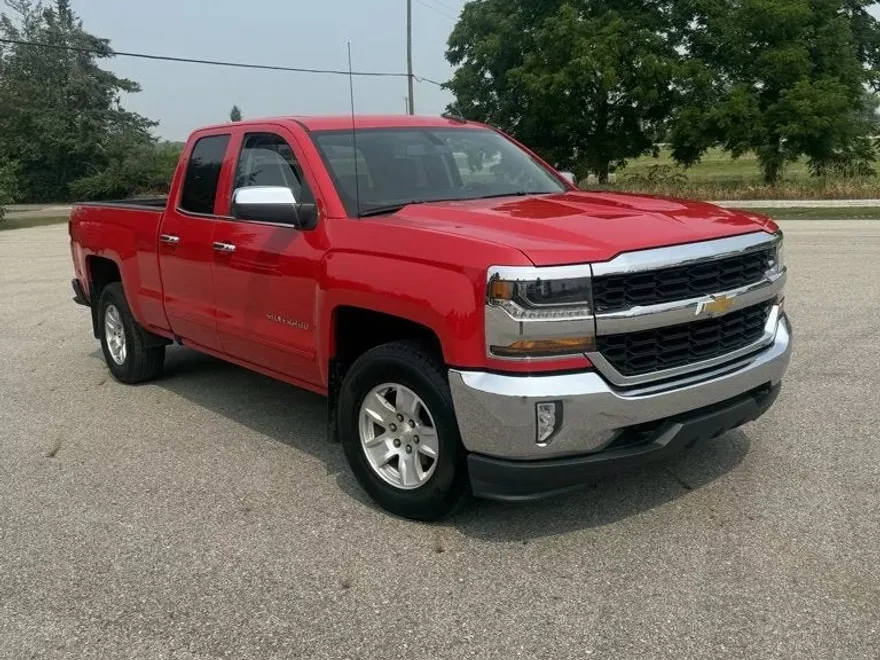 2018 Chevrolet Silverado 1500 LT photo 1