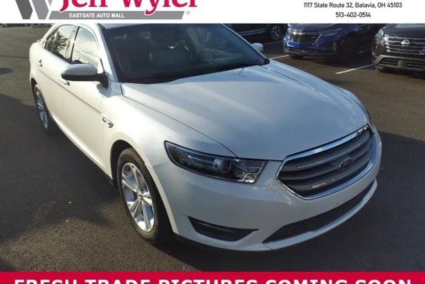 2017 Ford Taurus SEL photo 1