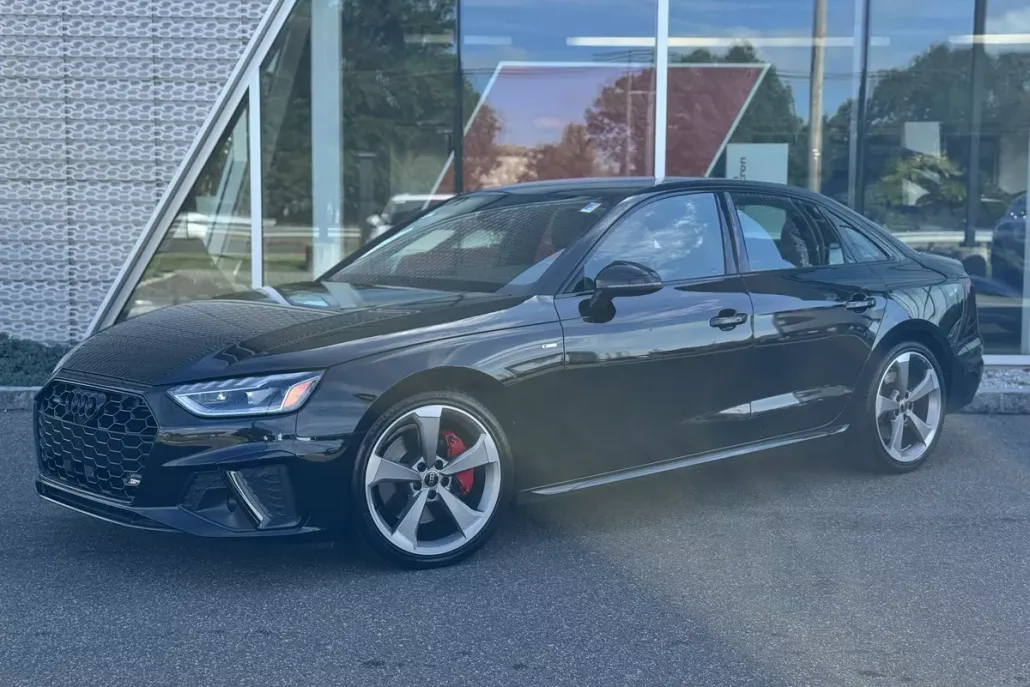 2023 Audi A4 S line Premium Plus 45 TFSI Quattro photo 1
