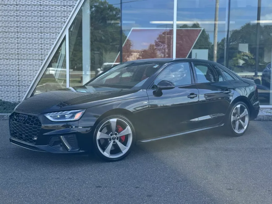 2023 Audi A4 S line Premium Plus 45 TFSI Quattro photo 1