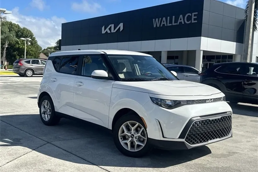 2025 Kia Soul LX photo 1