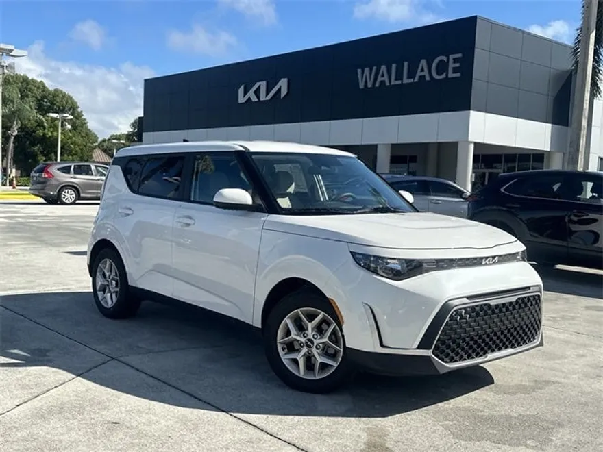 2025 Kia Soul LX photo 1