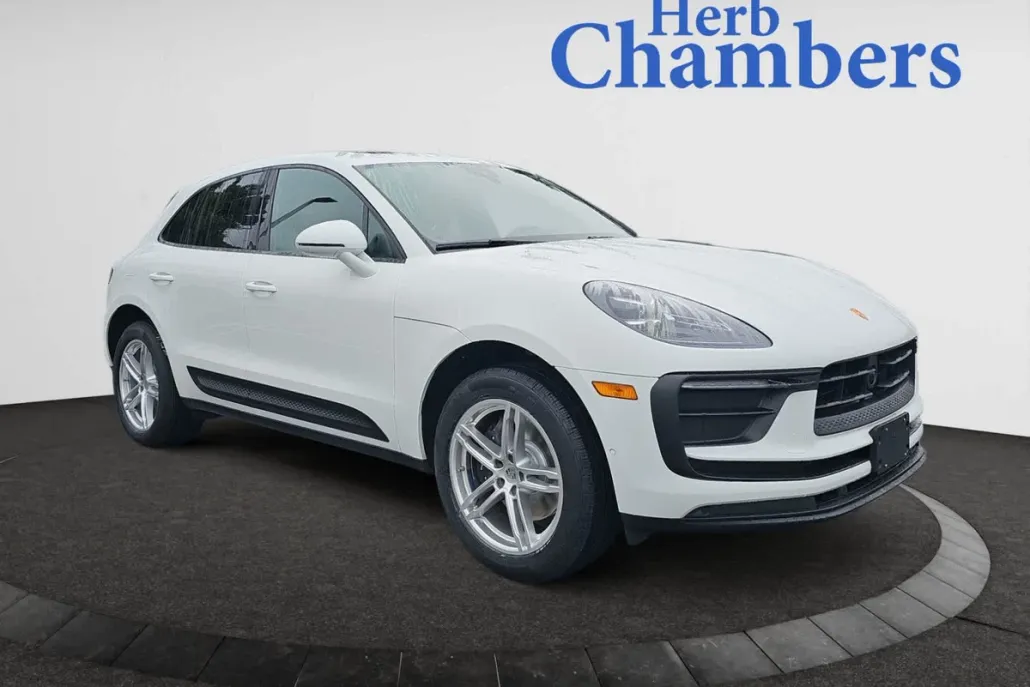 2024 Porsche Macan T photo 1