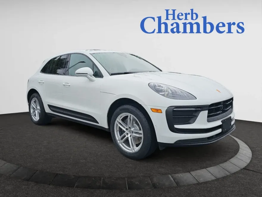 2024 Porsche Macan T photo 1