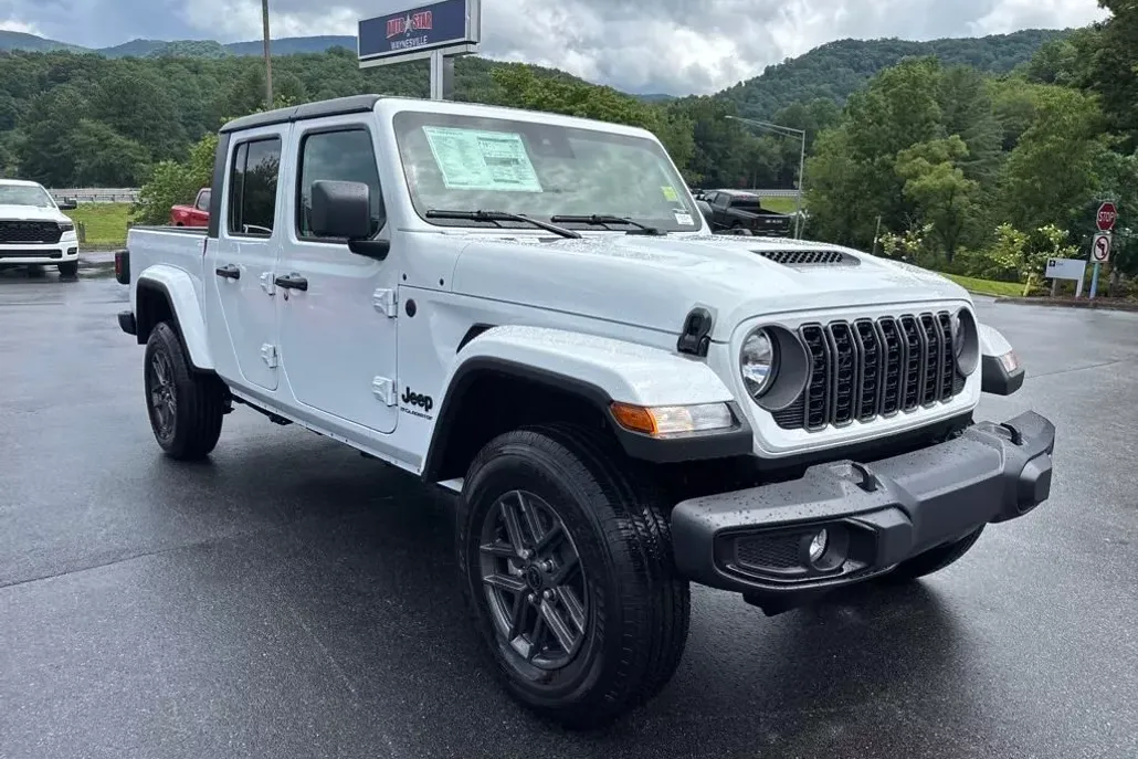 2025 Jeep Gladiator Sport S photo 1