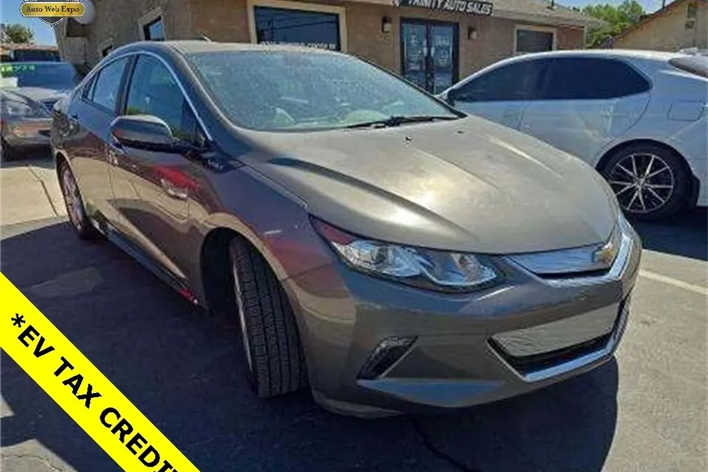 2017 Chevrolet Volt LT photo 1