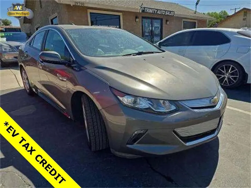 2017 Chevrolet Volt LT photo 1