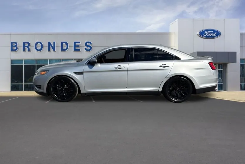 2010 Ford Taurus SHO photo 1