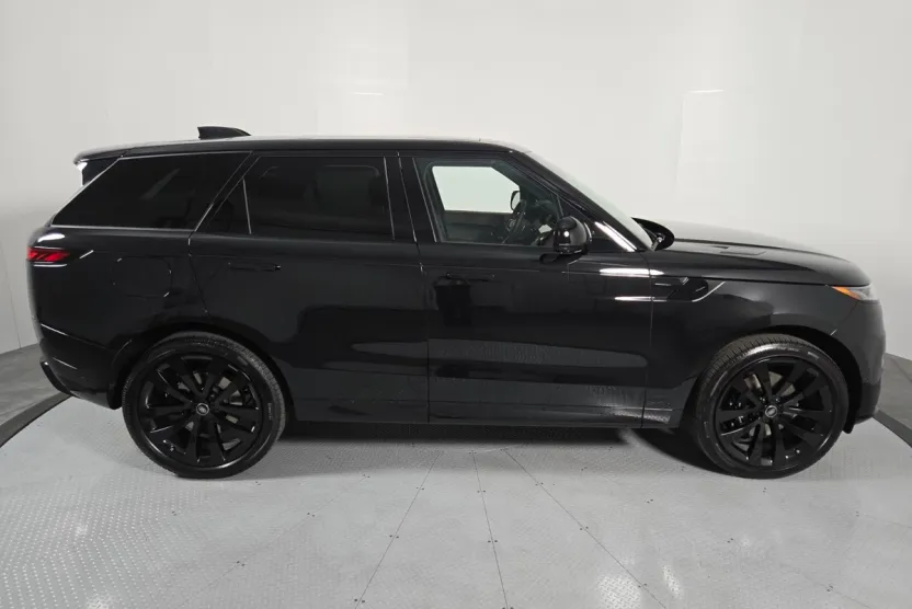 2025 Land Rover Range Rover Sport SE photo 1