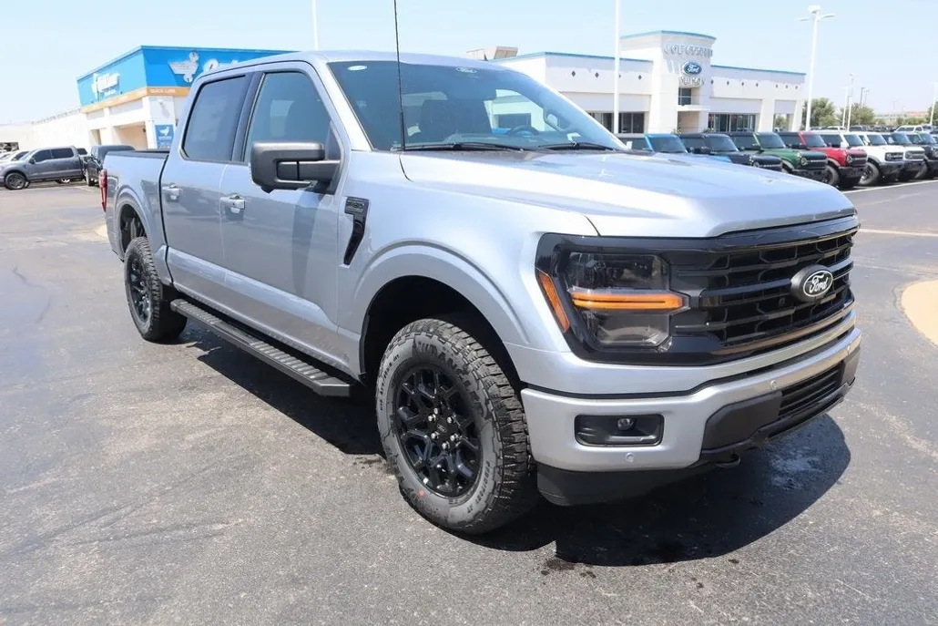 2025 Ford F-150 XLT photo 1