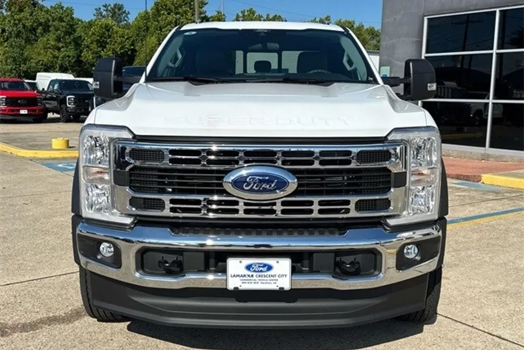 2025 Ford F-550 photo 1
