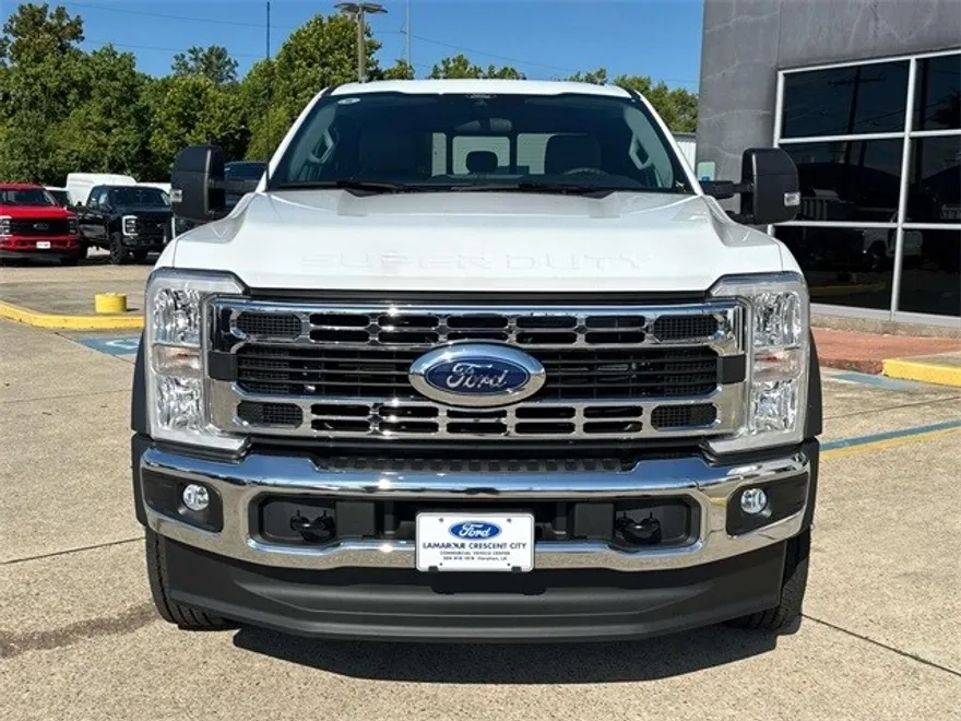 2025 Ford F-550 photo 1