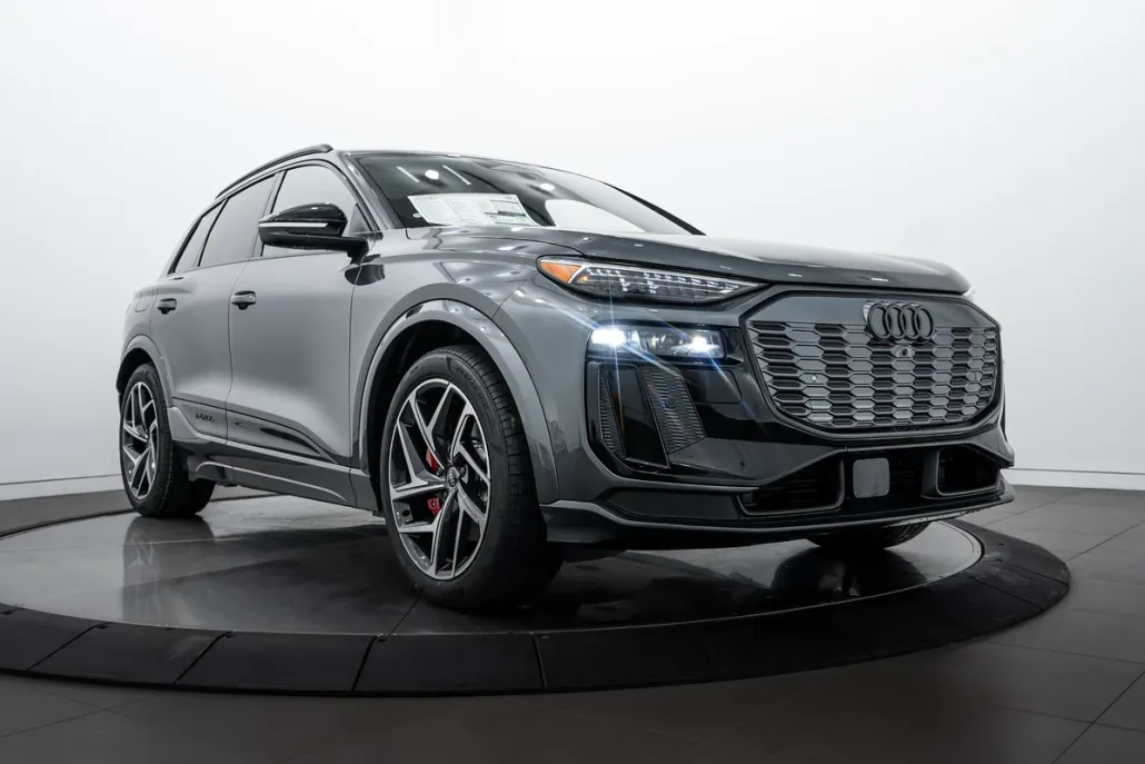 2025 Audi SQ6 photo 1