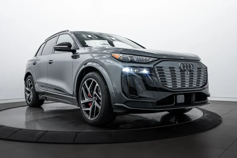 2025 Audi SQ6 photo 1