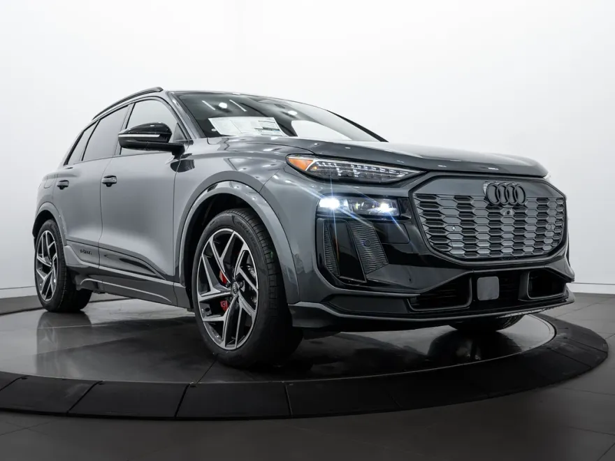 2025 Audi SQ6 photo 1