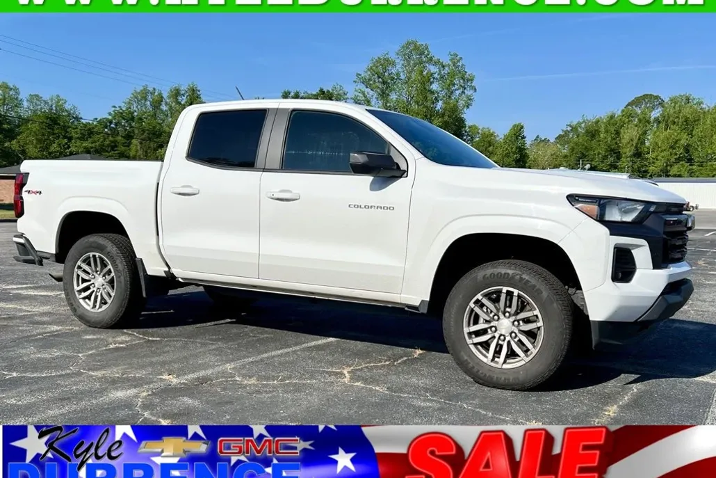 2024 Chevrolet Colorado LT photo 1