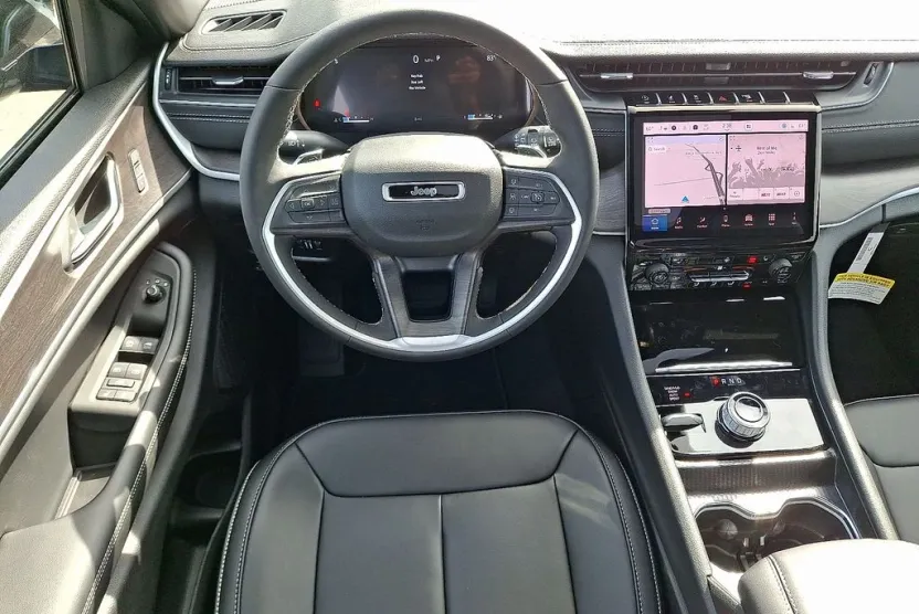 2025 Jeep Grand Cherokee Limited photo 1