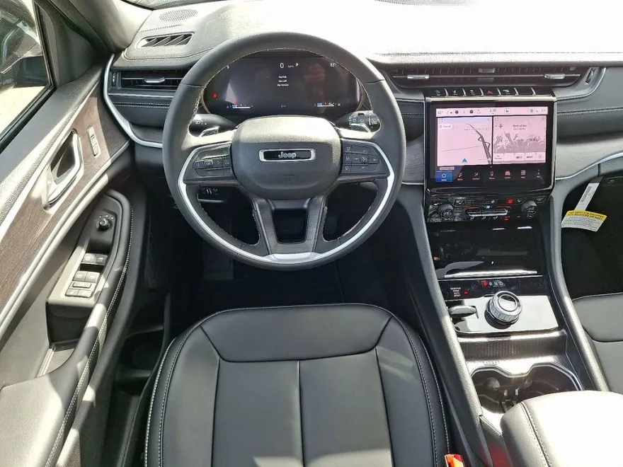 2025 Jeep Grand Cherokee Limited photo 1