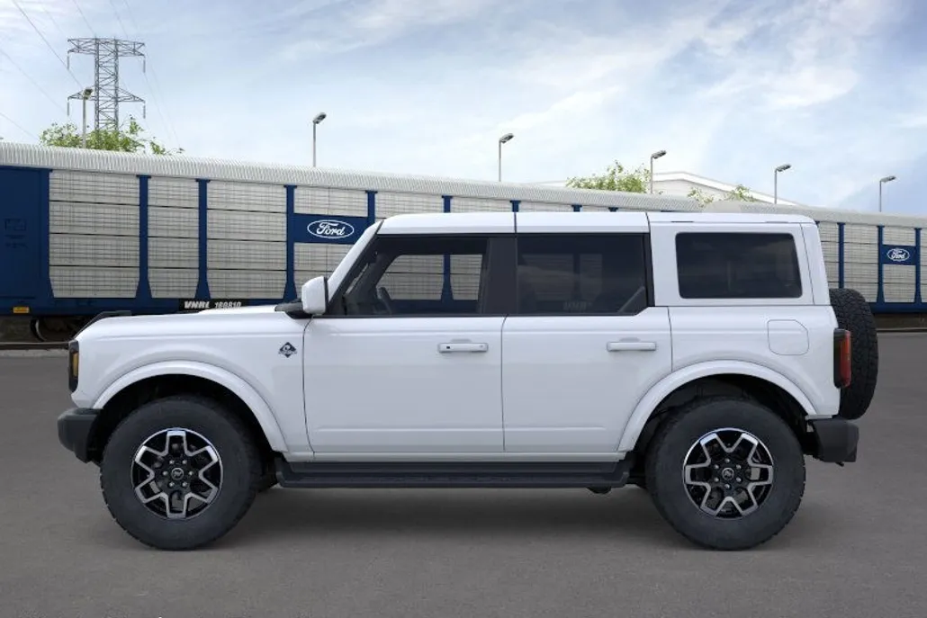 2025 Ford Bronco Outer Banks photo 1