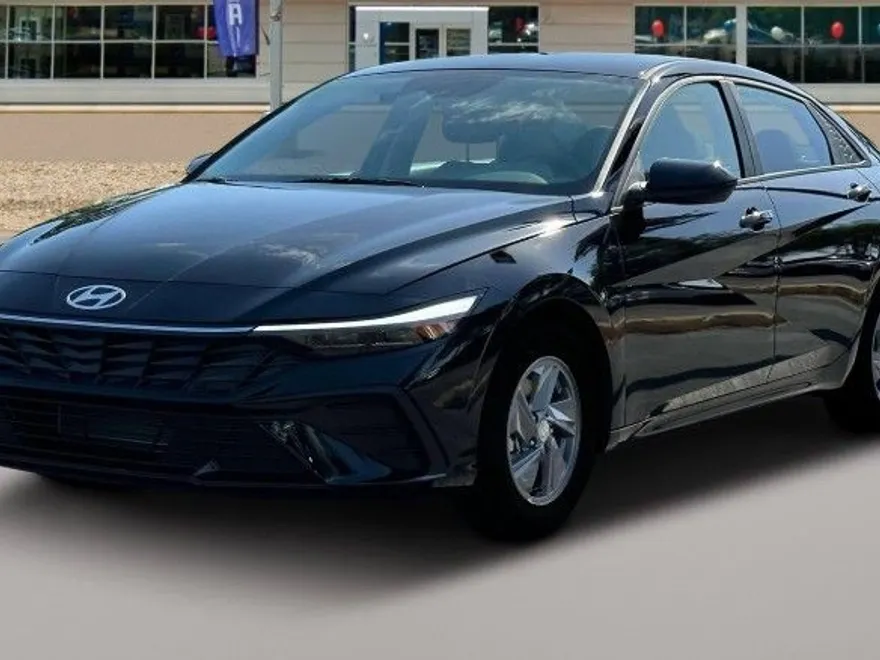 2025 Hyundai Elantra SE photo 1