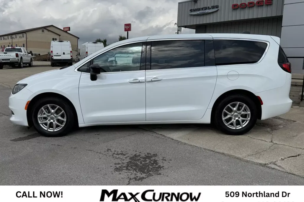 2024 Chrysler Voyager LX photo 1