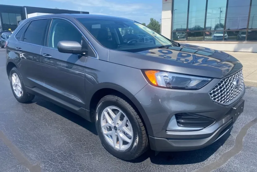 2024 Ford Edge SEL photo 1
