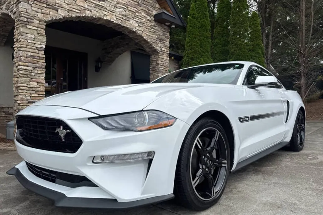 2021 Ford Mustang GT Premium photo 1