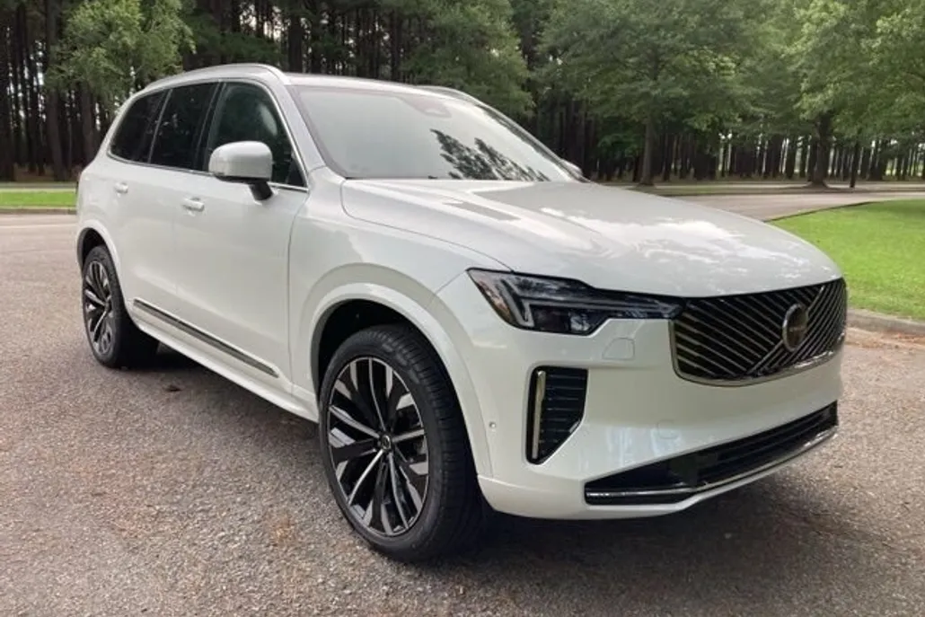 2025 Volvo XC90 T8 Plus photo 1