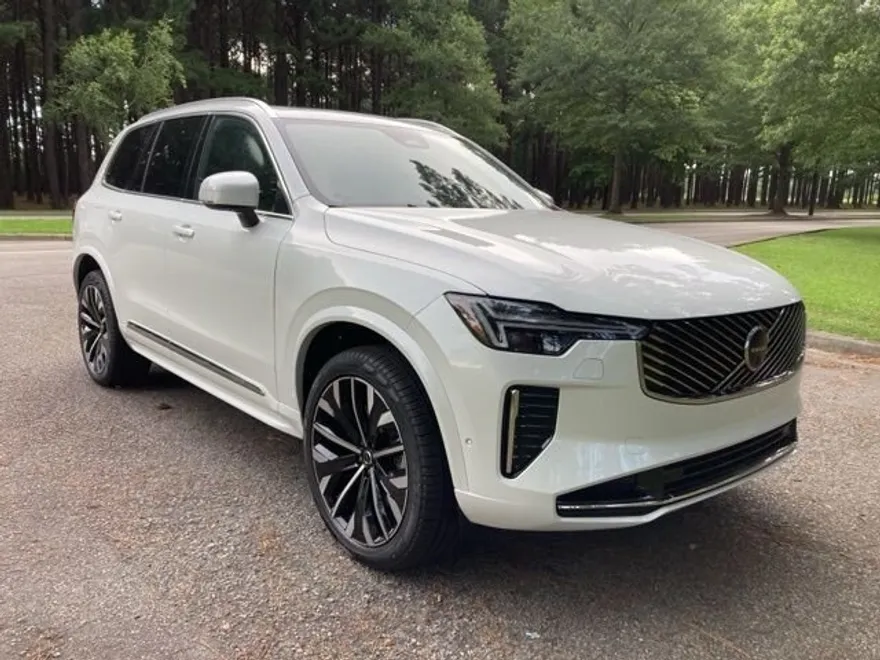 2025 Volvo XC90 T8 Plus photo 1