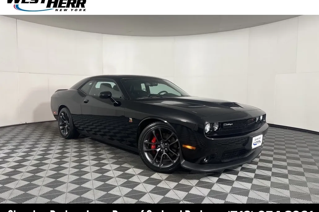2022 Dodge Challenger R/T Scat Pack photo 1