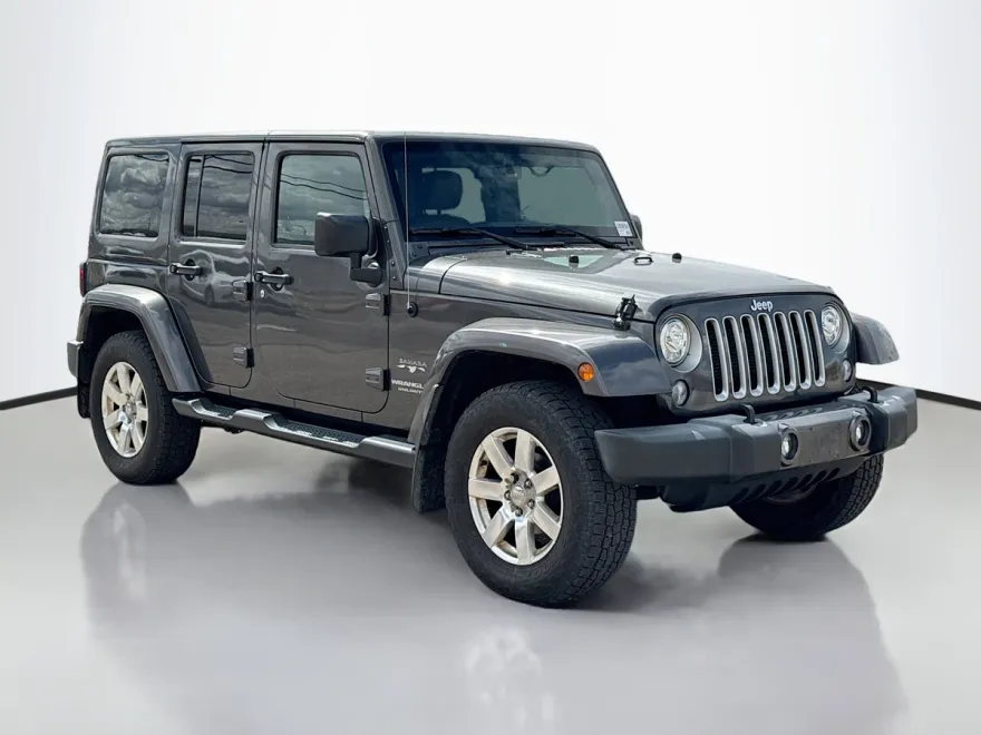 2017 Jeep Wrangler Unlimited Sahara photo 1