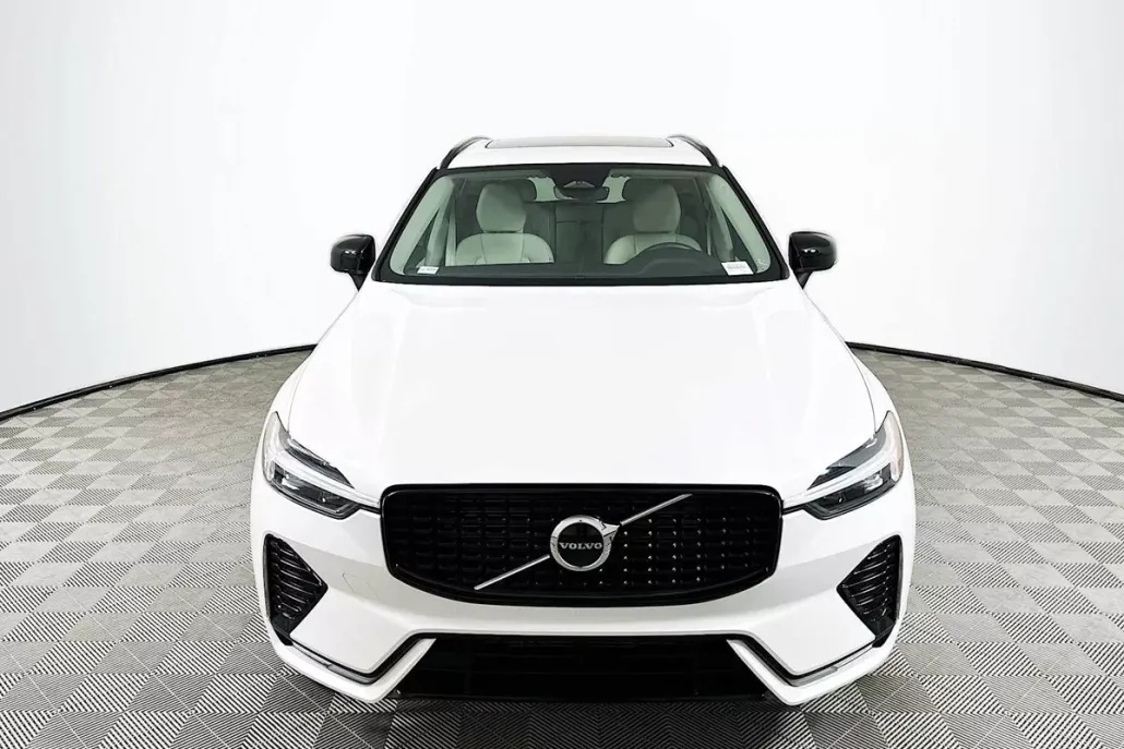 2025 Volvo XC60 B5 Core photo 1