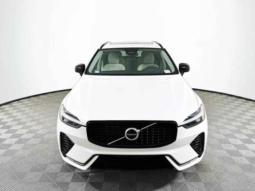 2025 Volvo XC60 B5 Core photo 1