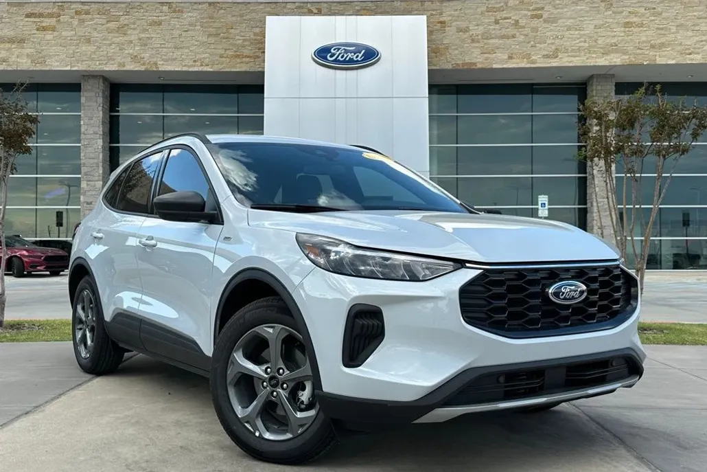 2025 Ford Escape ST-Line photo 1