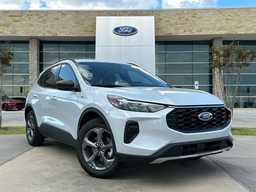 2025 Ford Escape ST-Line photo 1