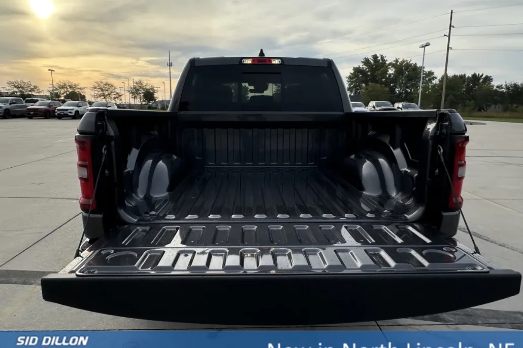 2025 Ram 1500 Tradesman photo 1