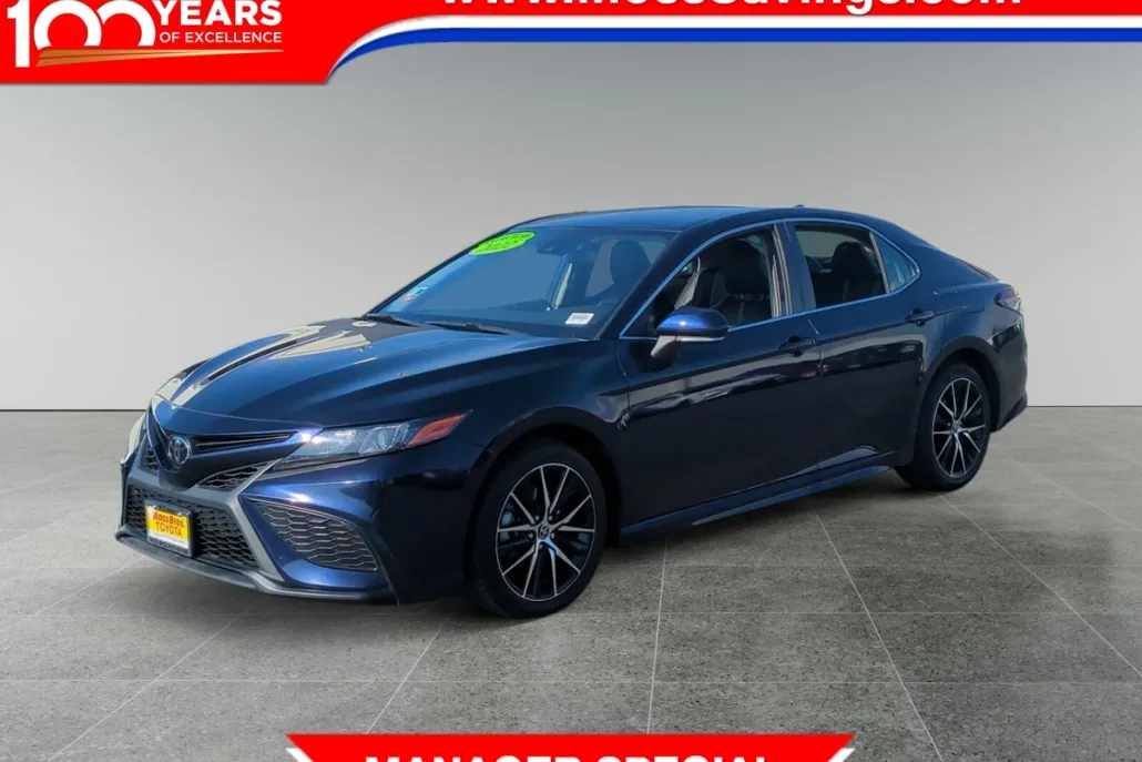 2022 Toyota Camry SE photo 1