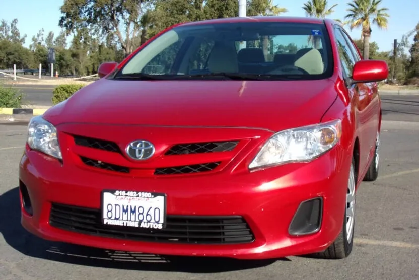 2012 Toyota Corolla LE photo 1