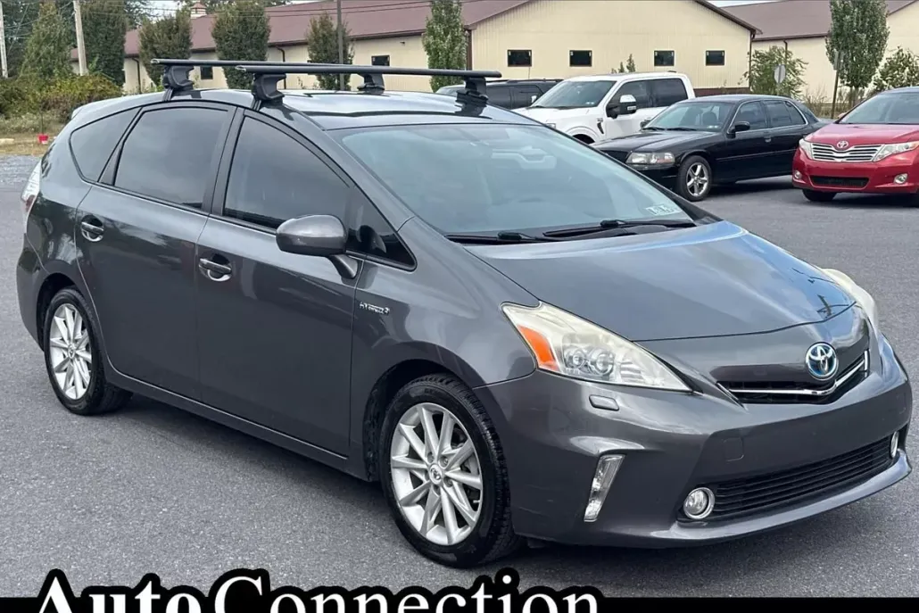 2012 Toyota Prius V Five photo 1
