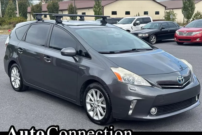 2012 Toyota Prius V Five photo 1