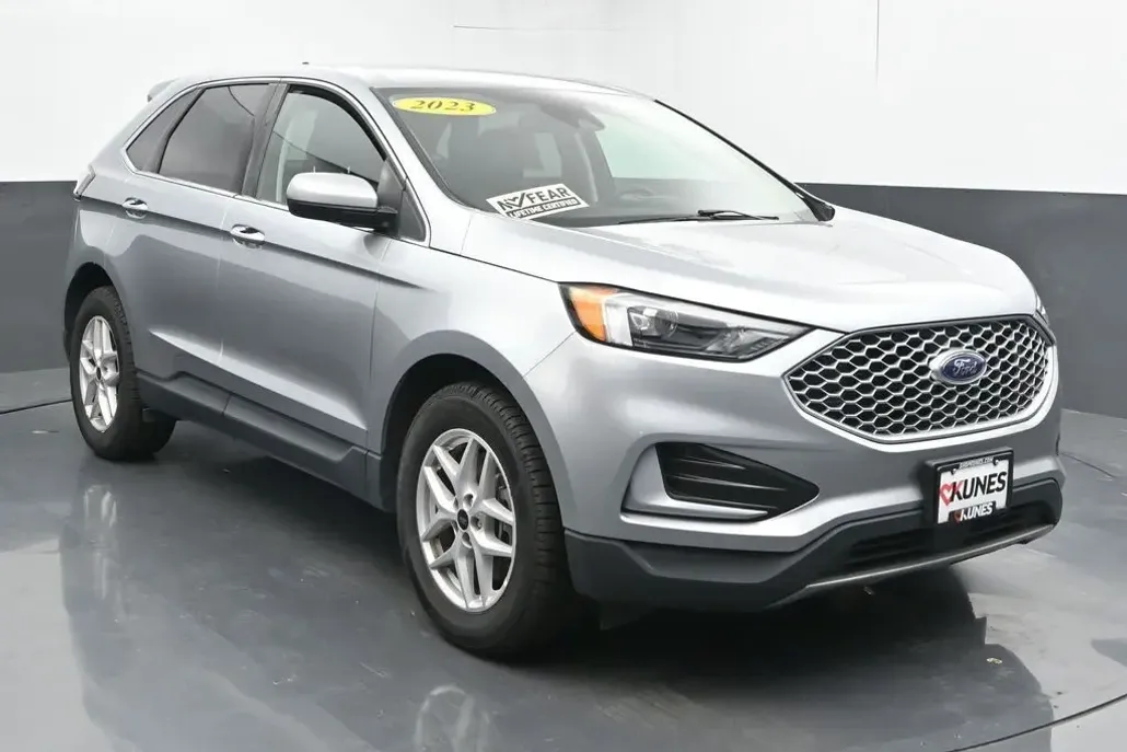 2023 Ford Edge SEL photo 1